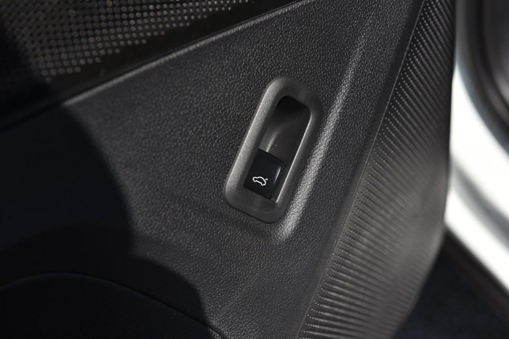 Volkswagen Tiguan Vehicle Full-screen Gallery Image 9