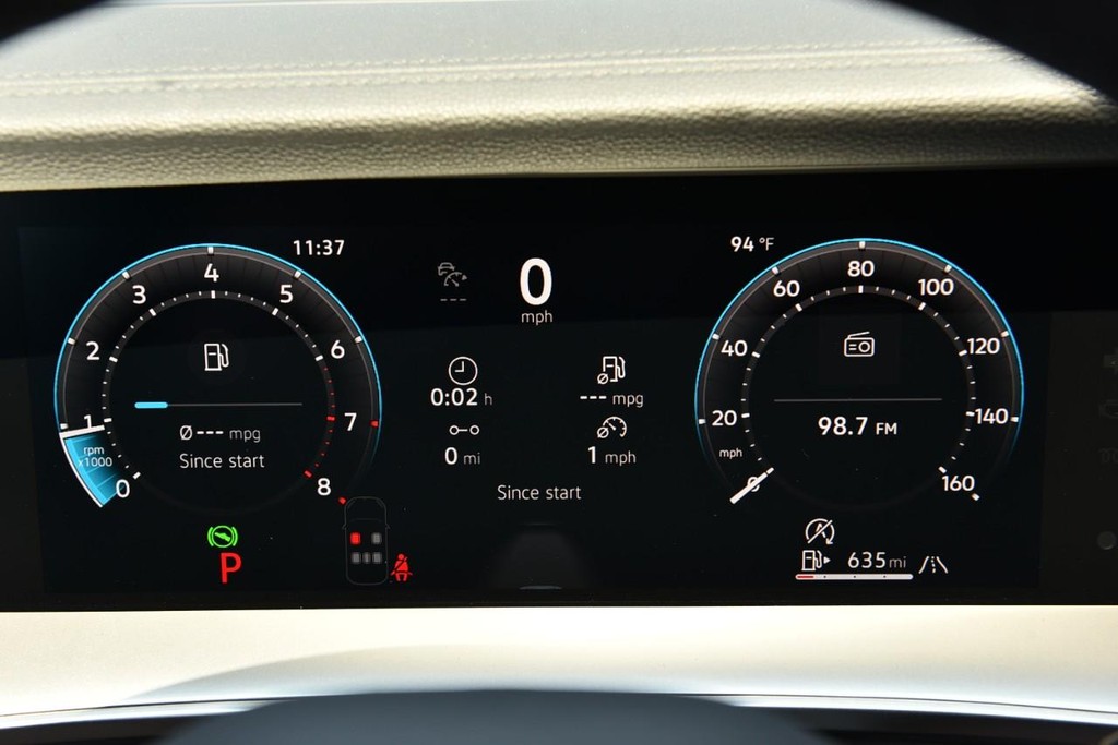 Volkswagen Tiguan Vehicle Full-screen Gallery Image 12