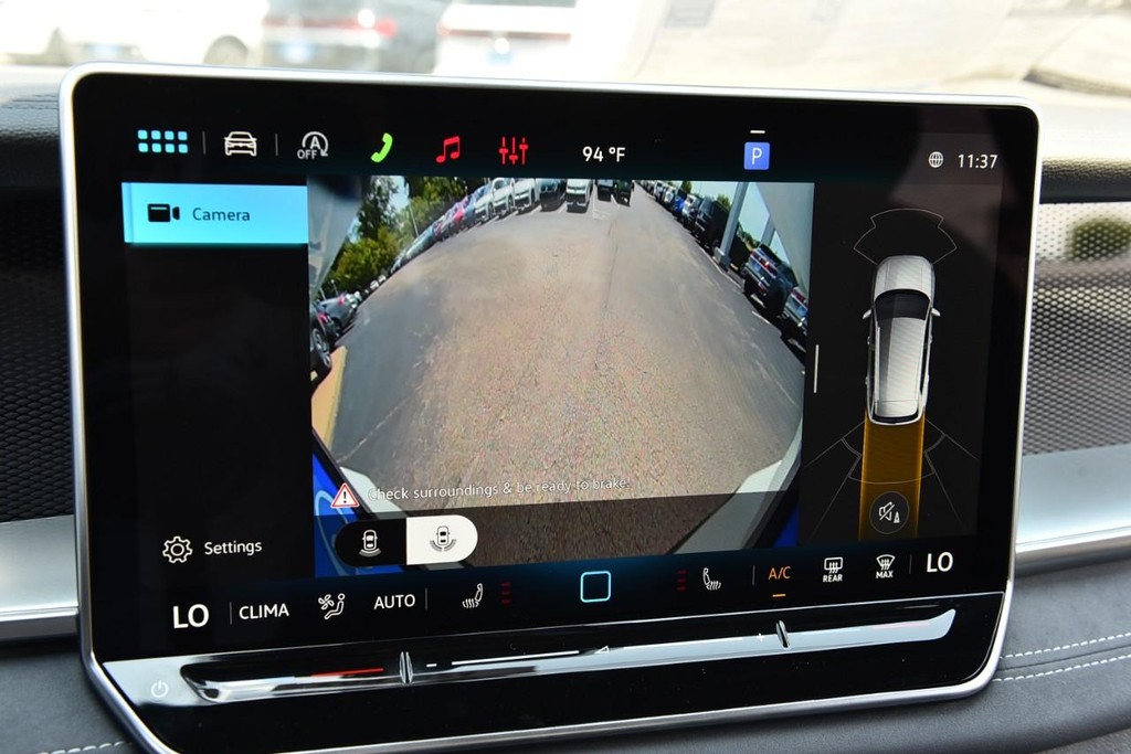Volkswagen Tiguan Vehicle Full-screen Gallery Image 14