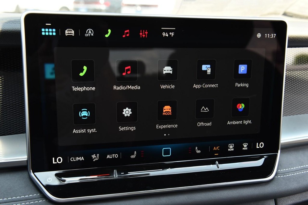 Volkswagen Tiguan Vehicle Full-screen Gallery Image 15