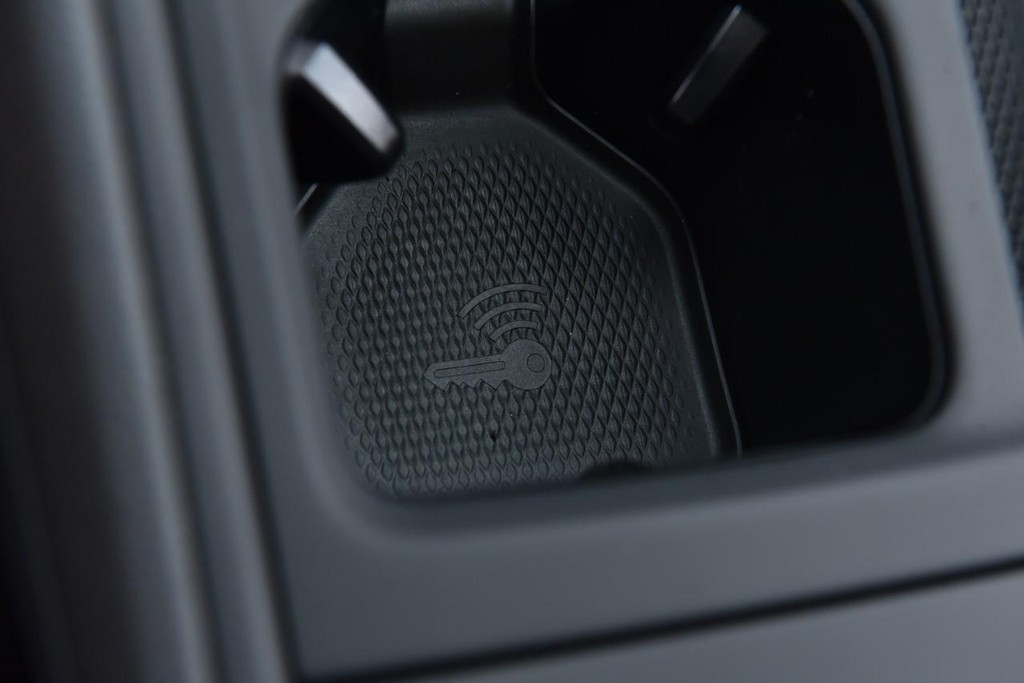 Volkswagen Tiguan Vehicle Full-screen Gallery Image 16