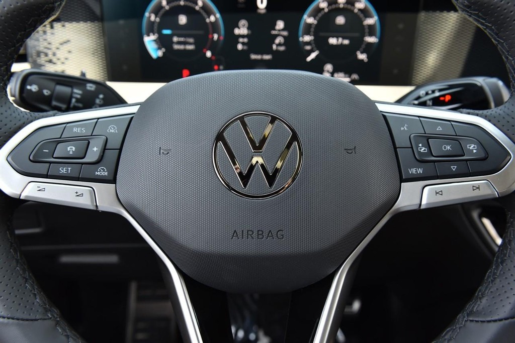 Volkswagen Tiguan Vehicle Full-screen Gallery Image 18