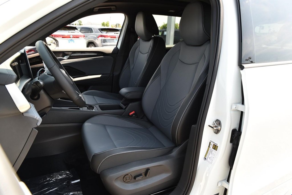 Volkswagen Tiguan Vehicle Full-screen Gallery Image 19