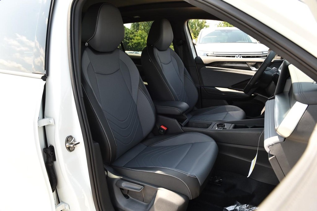 Volkswagen Tiguan Vehicle Full-screen Gallery Image 20
