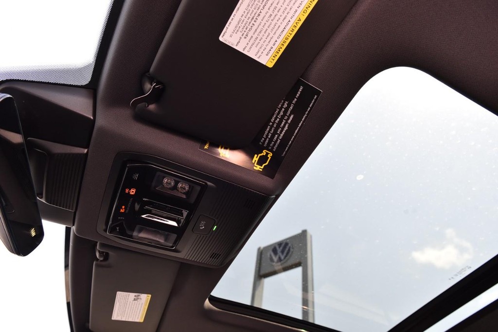 Volkswagen Tiguan Vehicle Full-screen Gallery Image 21