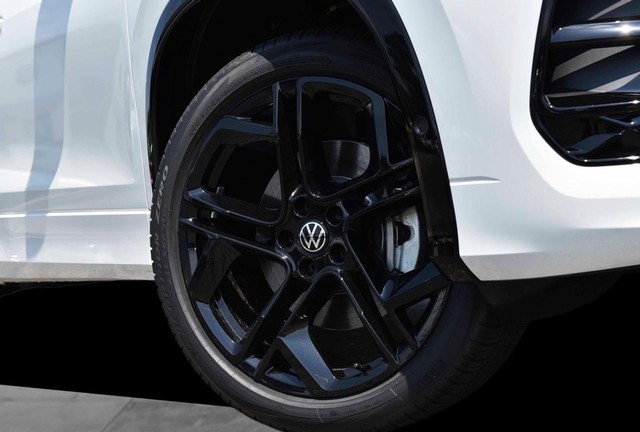 Volkswagen Tiguan Vehicle Image 03