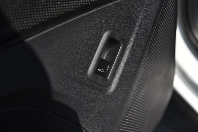 Volkswagen Tiguan Vehicle Image 09