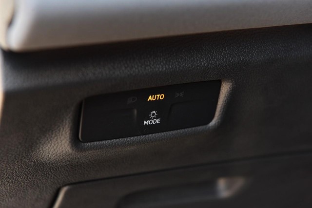 Volkswagen Tiguan Vehicle Image 11