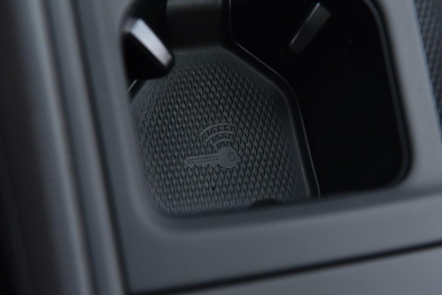 Volkswagen Tiguan Vehicle Image 16