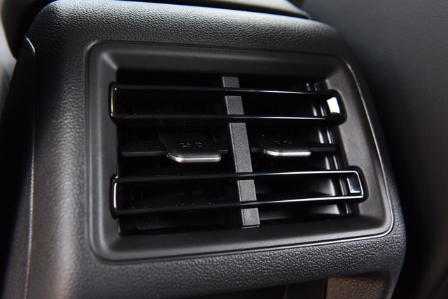 Volkswagen Tiguan Vehicle Image 23
