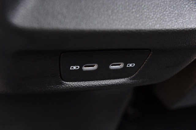 Volkswagen Tiguan Vehicle Image 24
