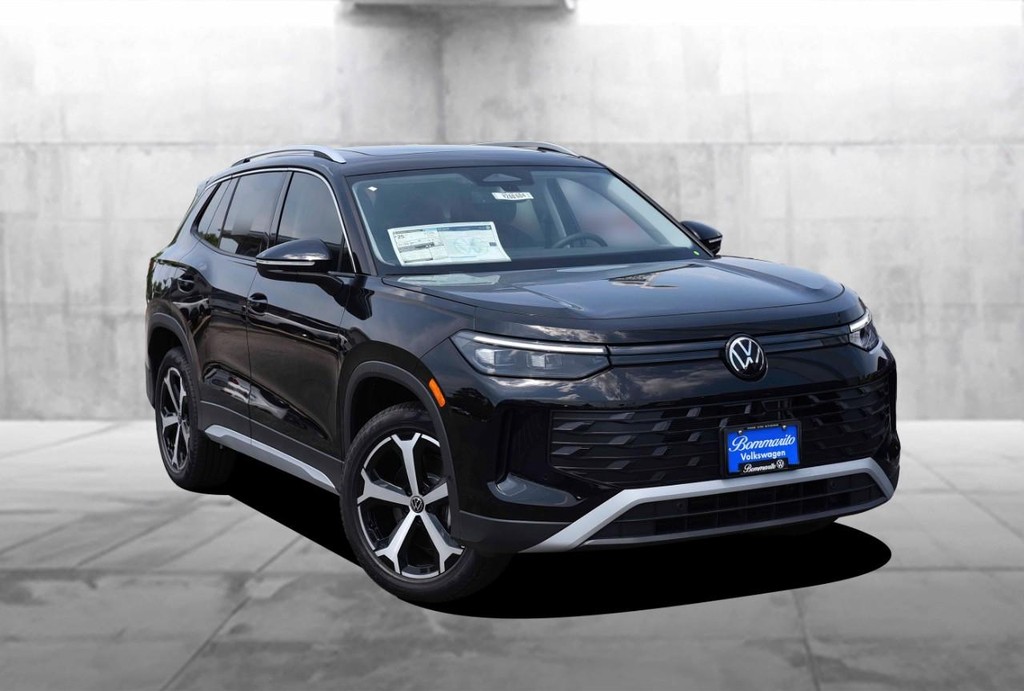 Volkswagen Tiguan Vehicle Full-screen Gallery Image 2