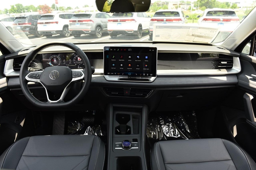 Volkswagen Tiguan Vehicle Full-screen Gallery Image 7