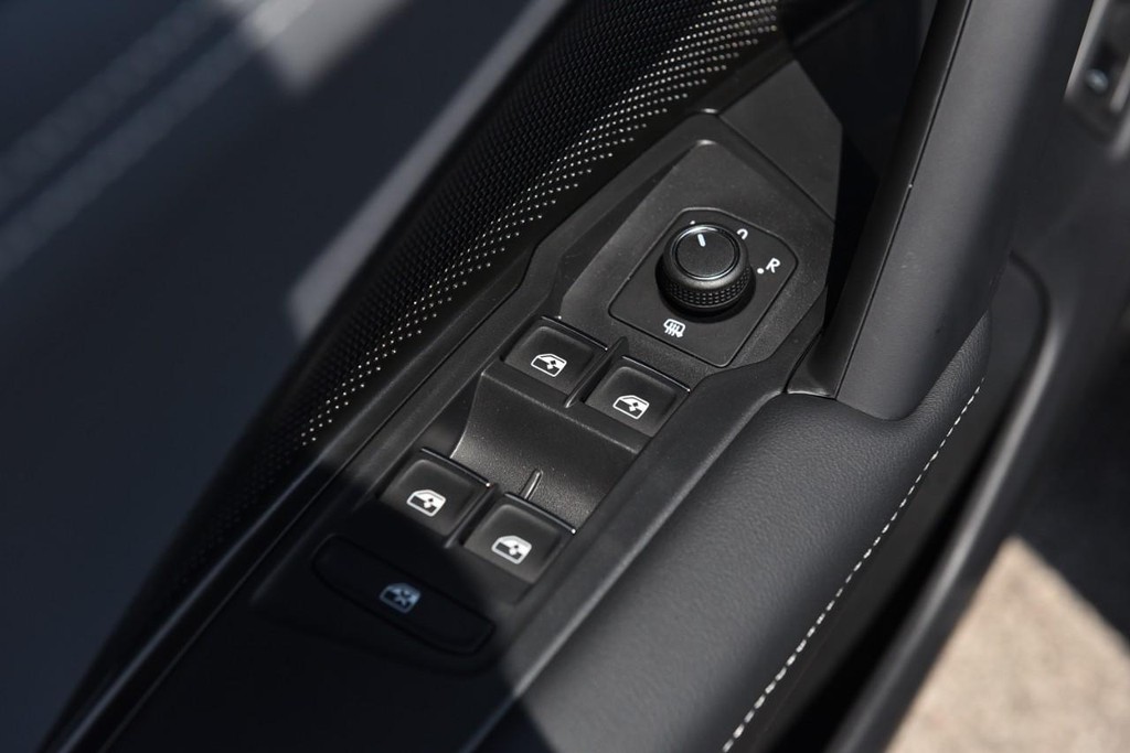 Volkswagen Tiguan Vehicle Full-screen Gallery Image 8