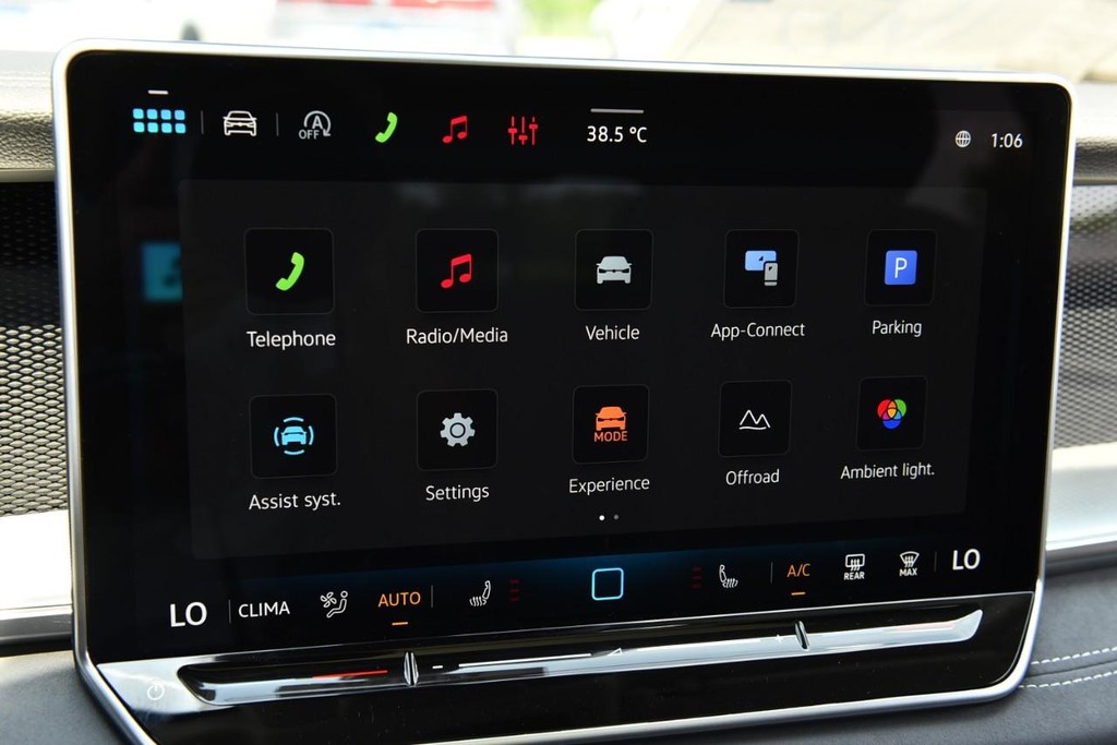 Volkswagen Tiguan Vehicle Full-screen Gallery Image 15