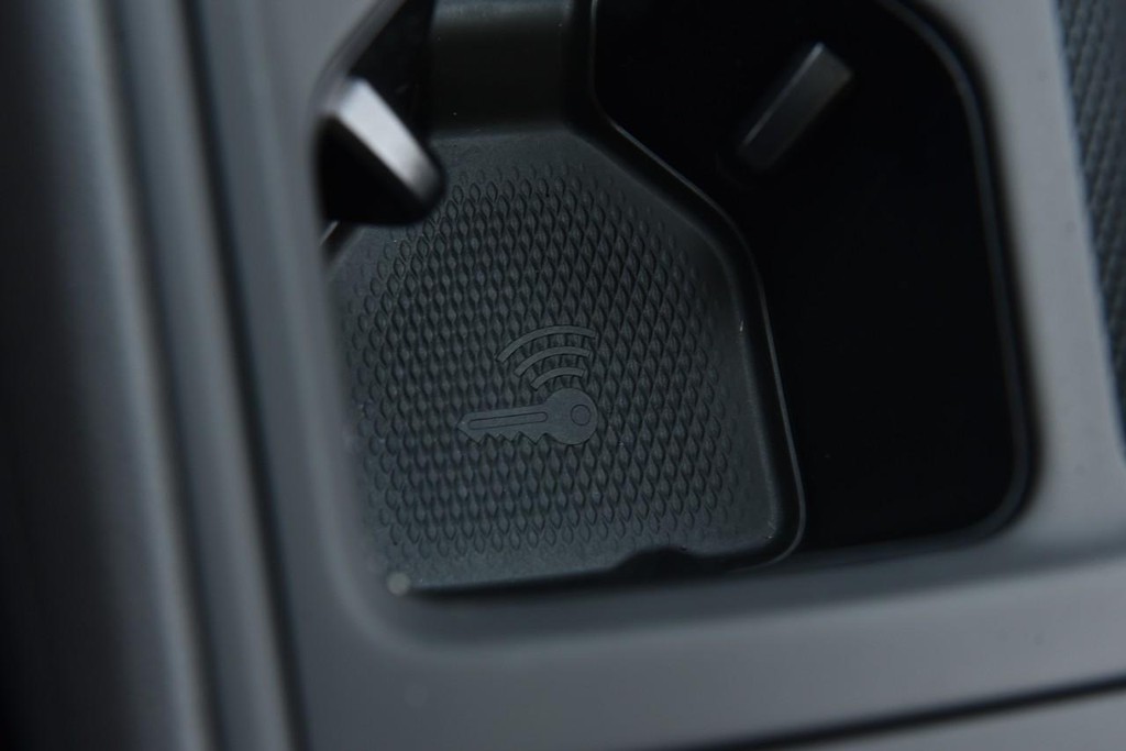 Volkswagen Tiguan Vehicle Full-screen Gallery Image 16