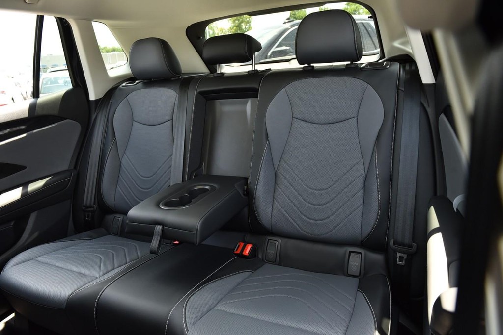 Volkswagen Tiguan Vehicle Full-screen Gallery Image 22