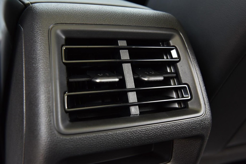 Volkswagen Tiguan Vehicle Full-screen Gallery Image 23