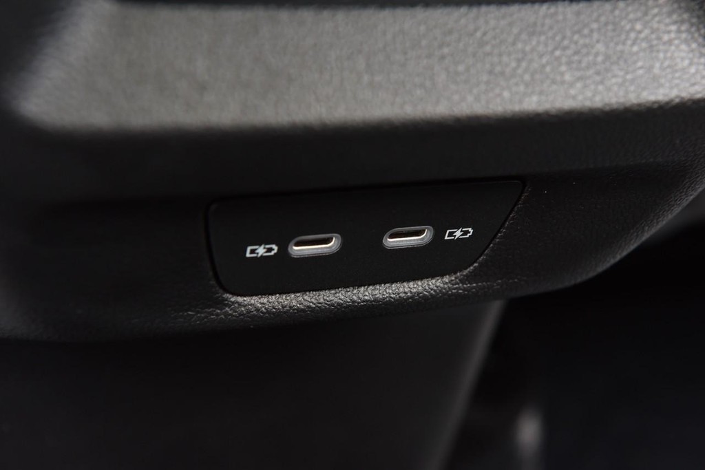 Volkswagen Tiguan Vehicle Full-screen Gallery Image 24