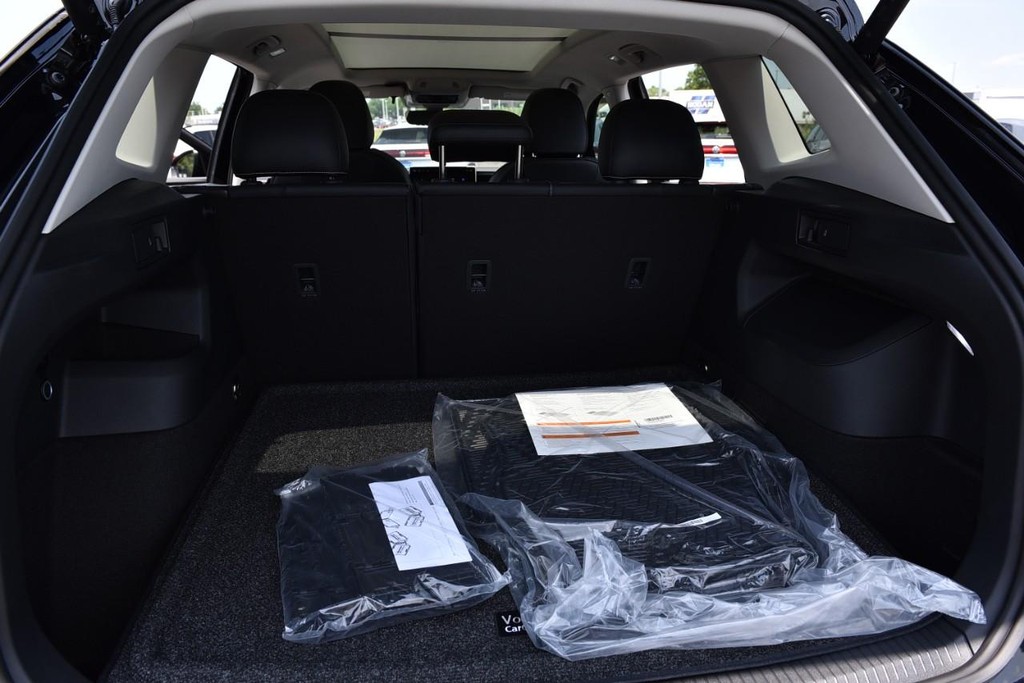Volkswagen Tiguan Vehicle Full-screen Gallery Image 25
