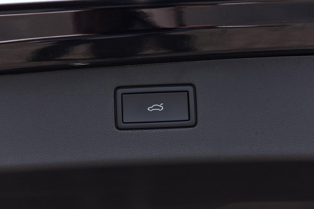 Volkswagen Tiguan Vehicle Full-screen Gallery Image 26