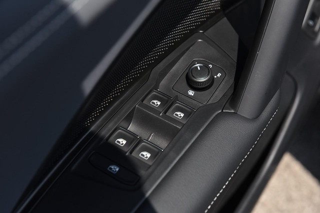 Volkswagen Tiguan Vehicle Image 08