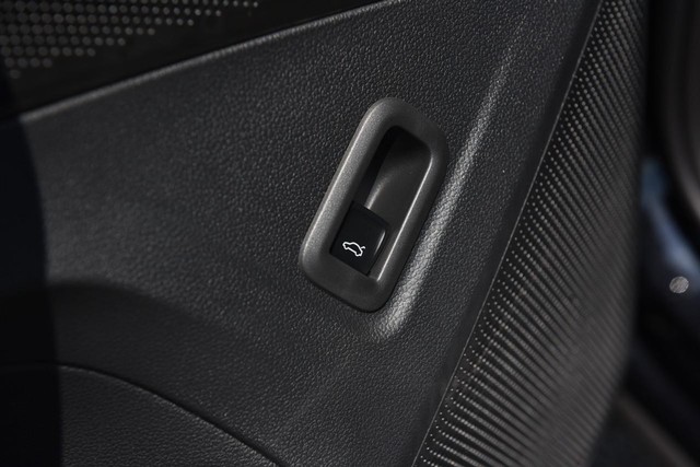 Volkswagen Tiguan Vehicle Image 09