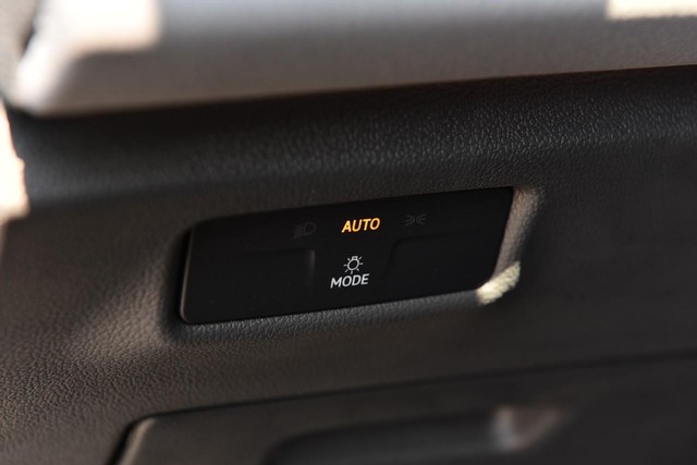 Volkswagen Tiguan Vehicle Image 11