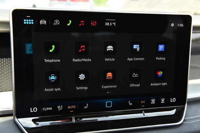 Volkswagen Tiguan Vehicle Image 15