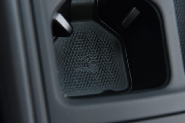Volkswagen Tiguan Vehicle Image 16
