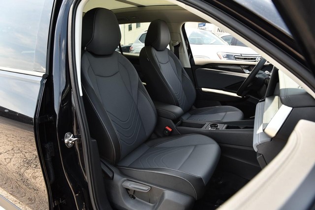 Volkswagen Tiguan Vehicle Image 20