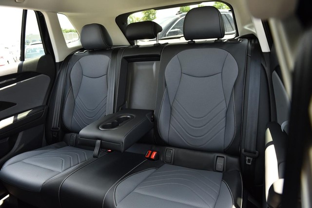 Volkswagen Tiguan Vehicle Image 22