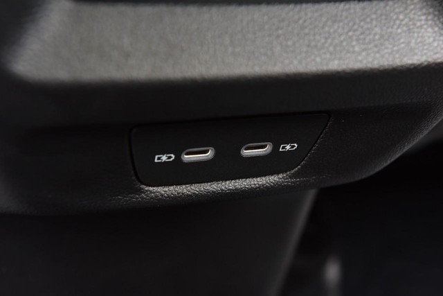 Volkswagen Tiguan Vehicle Image 24