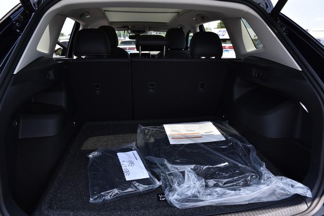 Volkswagen Tiguan Vehicle Image 25