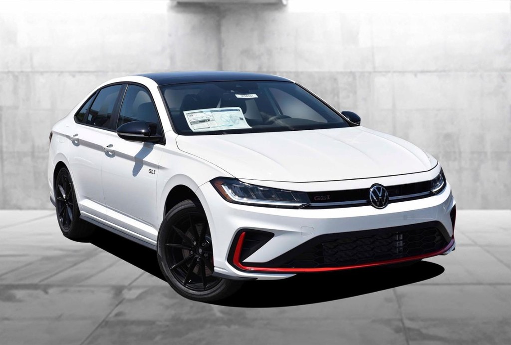 Volkswagen Jetta GLI Vehicle Full-screen Gallery Image 2