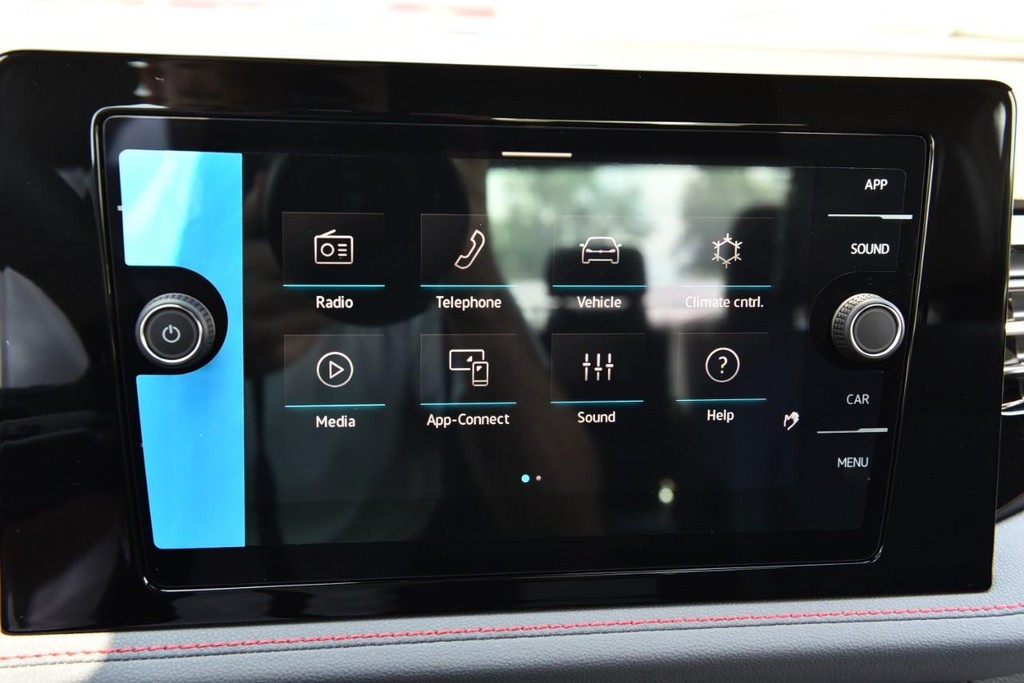 Volkswagen Jetta GLI Vehicle Full-screen Gallery Image 14