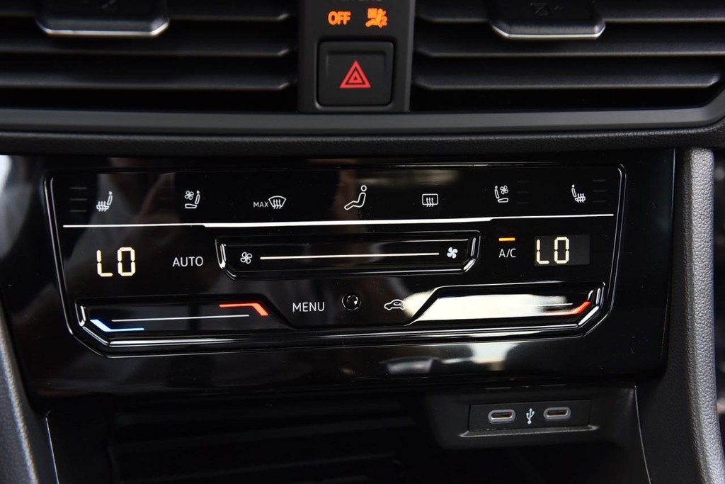 Volkswagen Jetta GLI Vehicle Full-screen Gallery Image 15