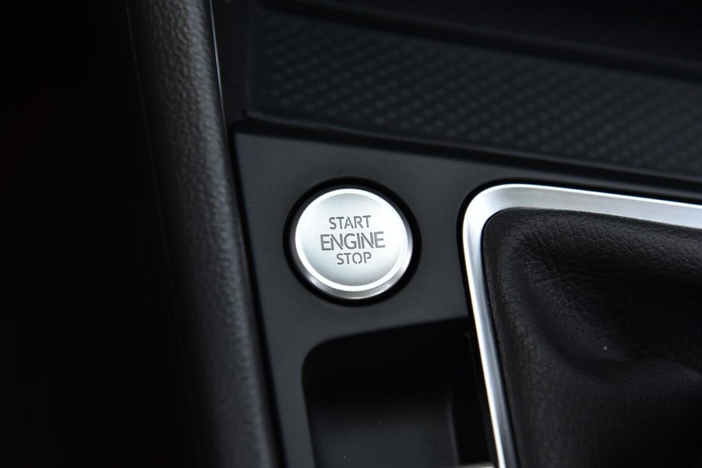 Volkswagen Jetta GLI Vehicle Full-screen Gallery Image 17