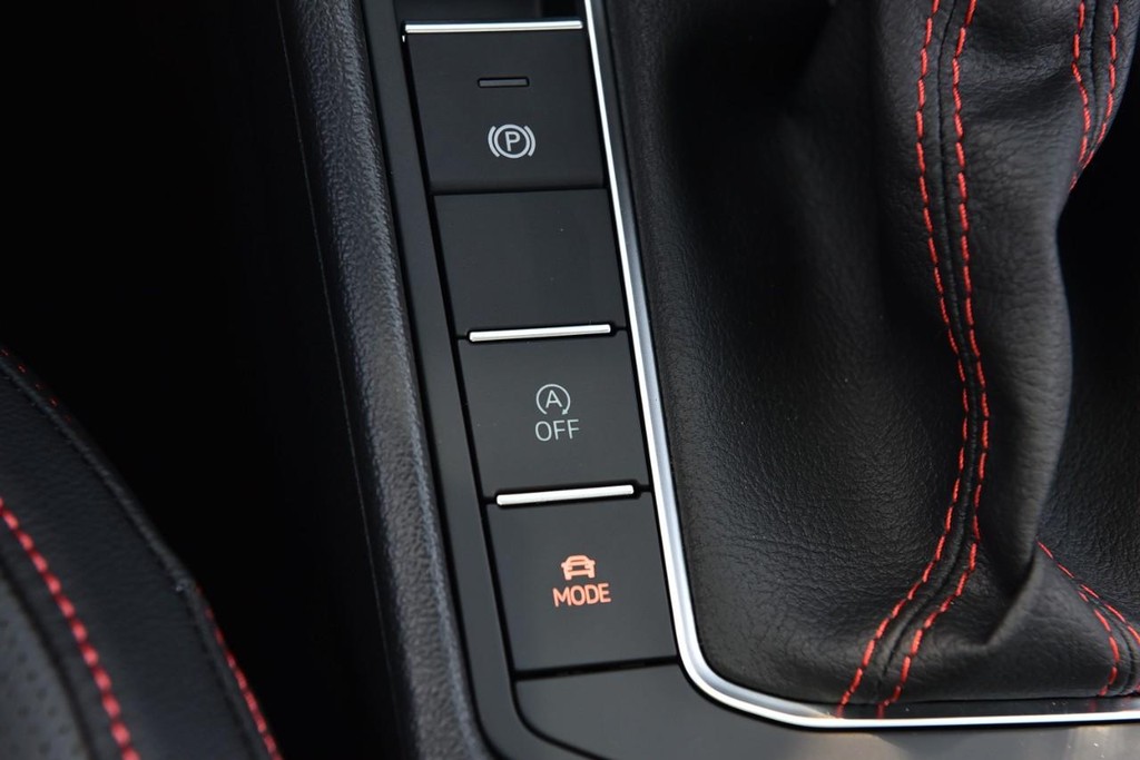 Volkswagen Jetta GLI Vehicle Full-screen Gallery Image 18