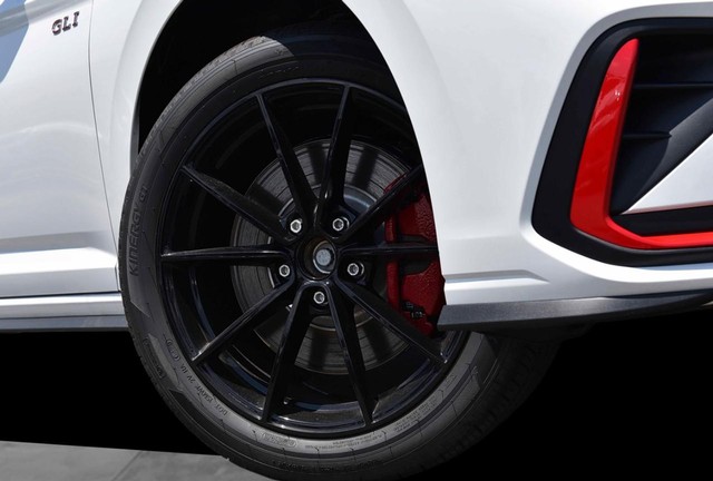 Volkswagen Jetta GLI Vehicle Image 03