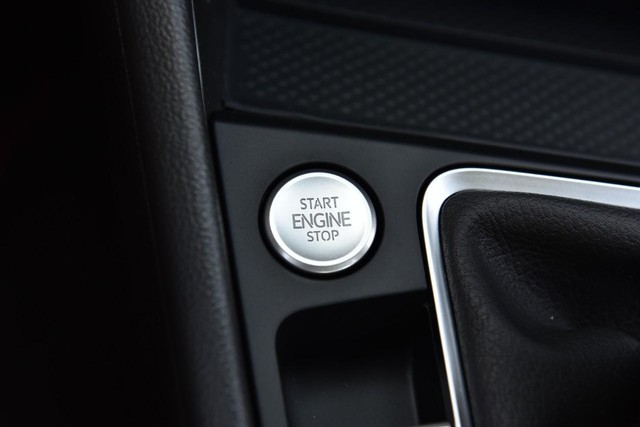 Volkswagen Jetta GLI Vehicle Image 17