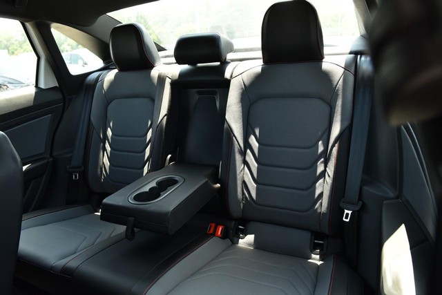 Volkswagen Jetta GLI Vehicle Image 23