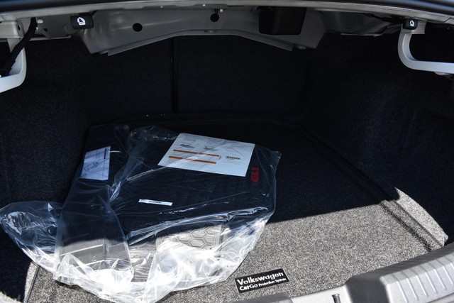 Volkswagen Jetta GLI Vehicle Image 24