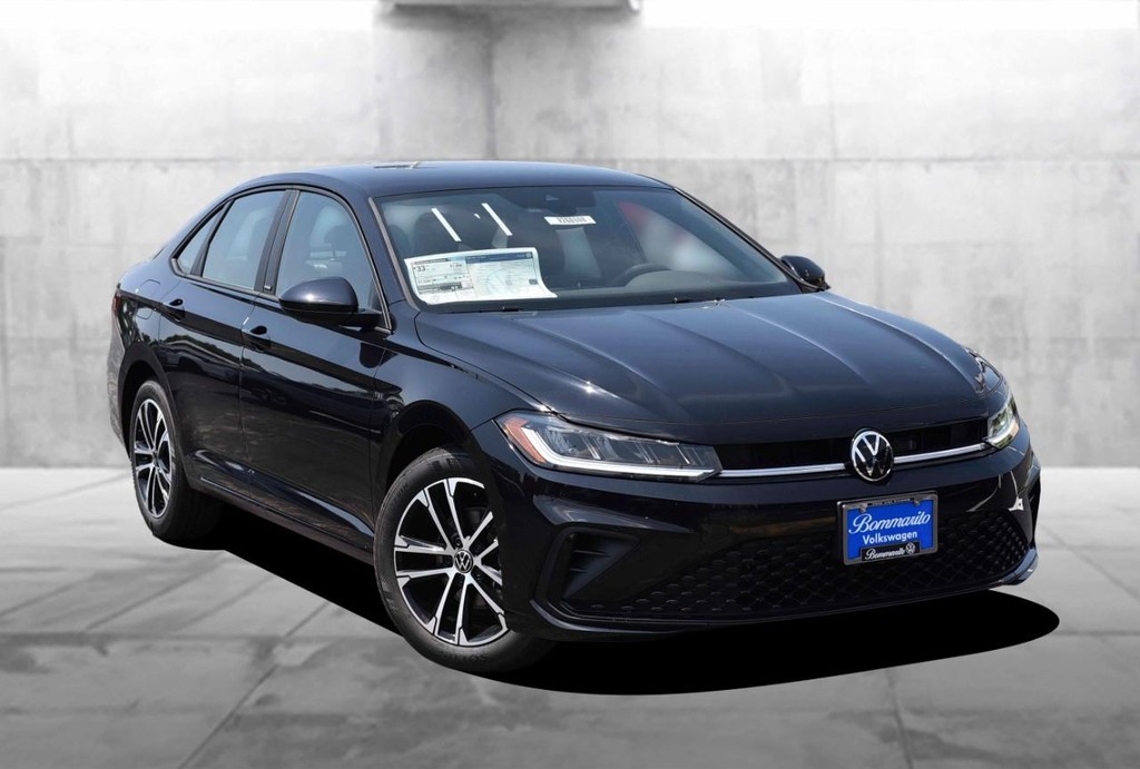 Volkswagen Jetta Vehicle Full-screen Gallery Image 2