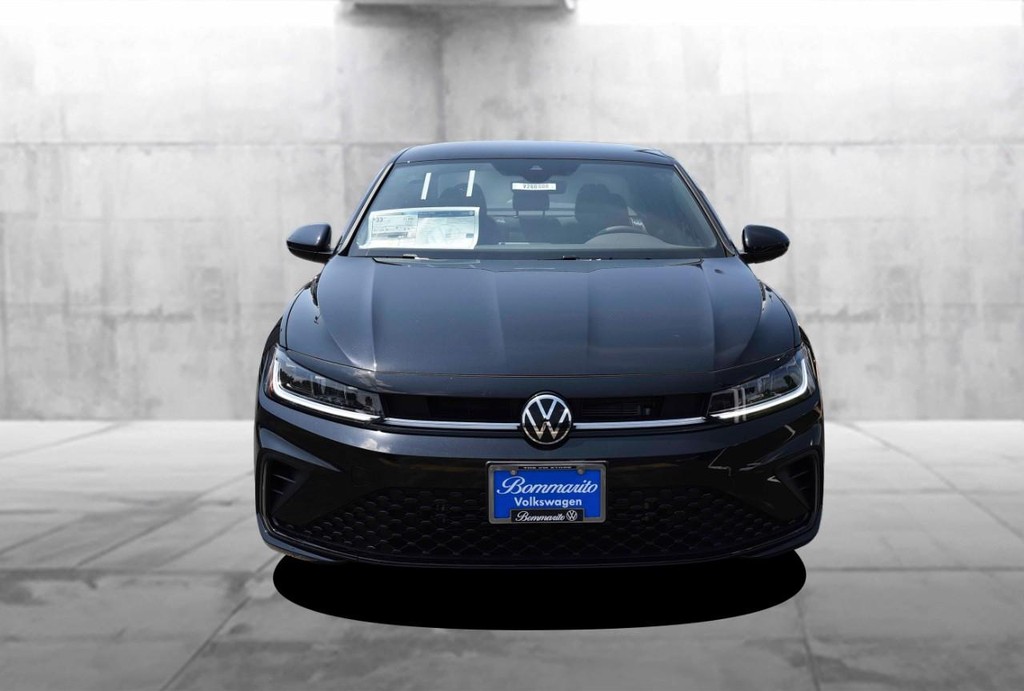 Volkswagen Jetta Vehicle Full-screen Gallery Image 4