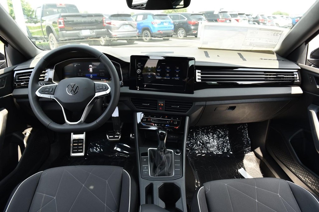 Volkswagen Jetta Vehicle Full-screen Gallery Image 7