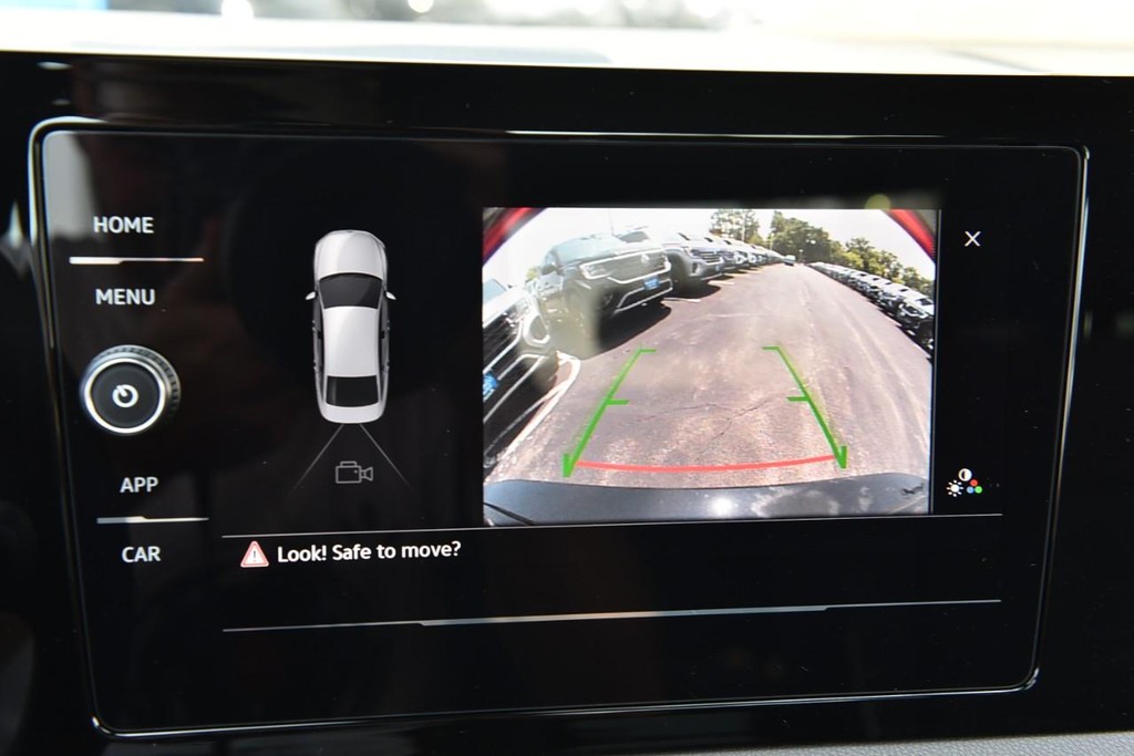 Volkswagen Jetta Vehicle Full-screen Gallery Image 13