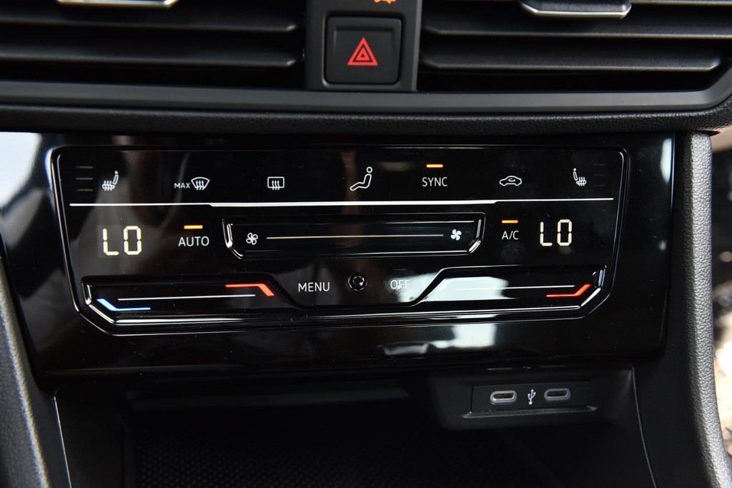 Volkswagen Jetta Vehicle Full-screen Gallery Image 15