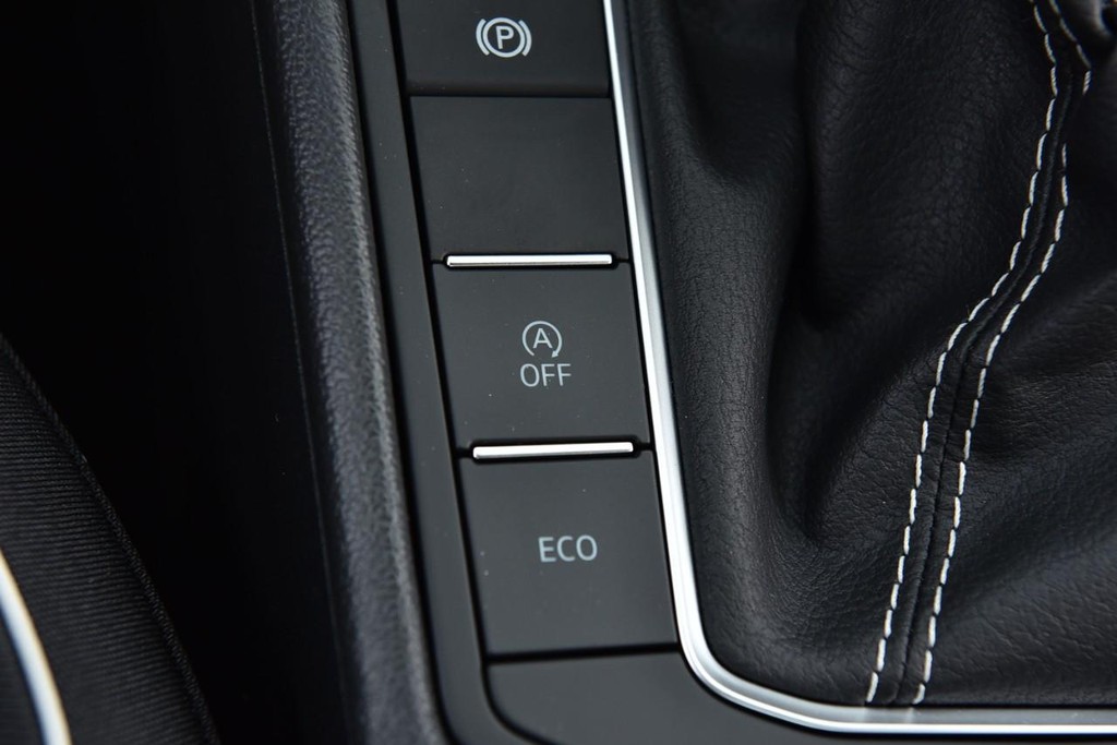 Volkswagen Jetta Vehicle Full-screen Gallery Image 17