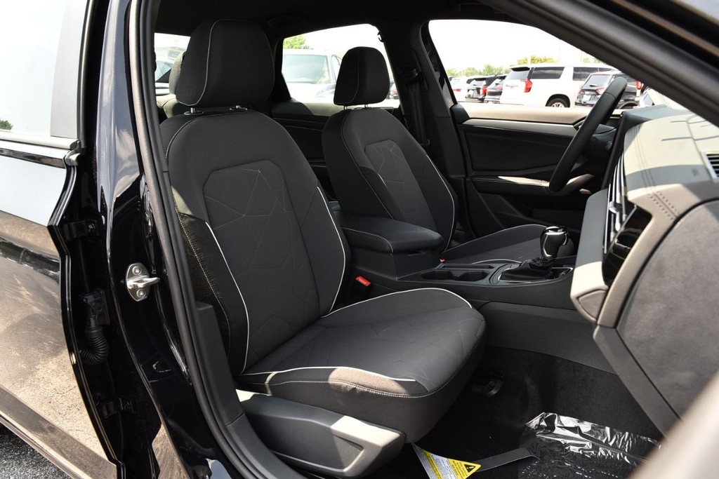 Volkswagen Jetta Vehicle Full-screen Gallery Image 20